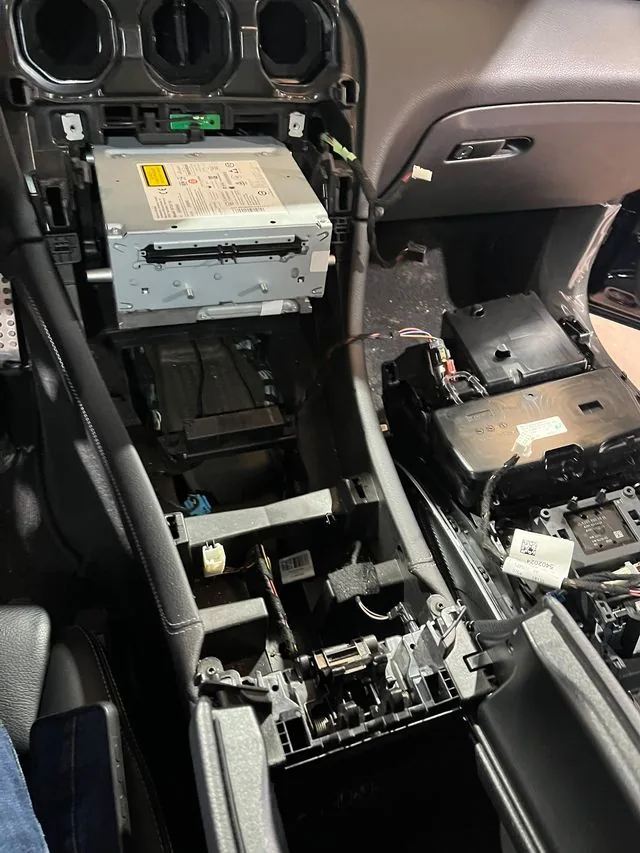 Mercedes GLC dépose autoradio